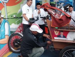 Pengayuh Becak Listrik di Kota Malang Terima Bantuan Token