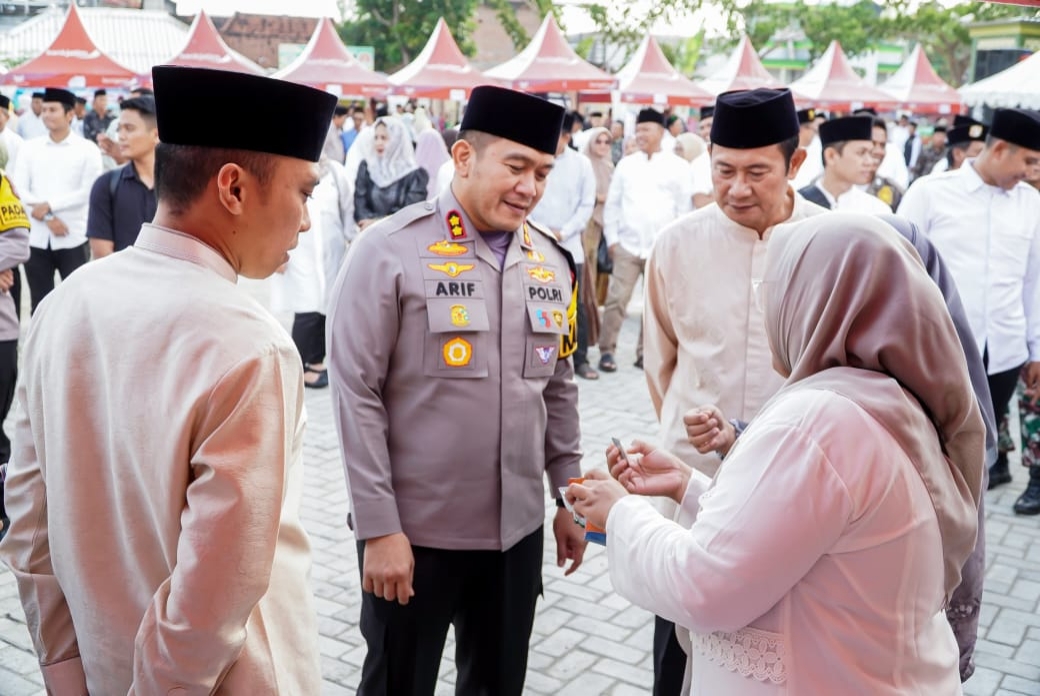 Bupati Lamongan Yuhronur Efendi beserta jajaran Forkopimda mendekatkan pelayanan publik sembari memastikan pemerataan program prioritas daerah dan nasional selama momen Ramadan.