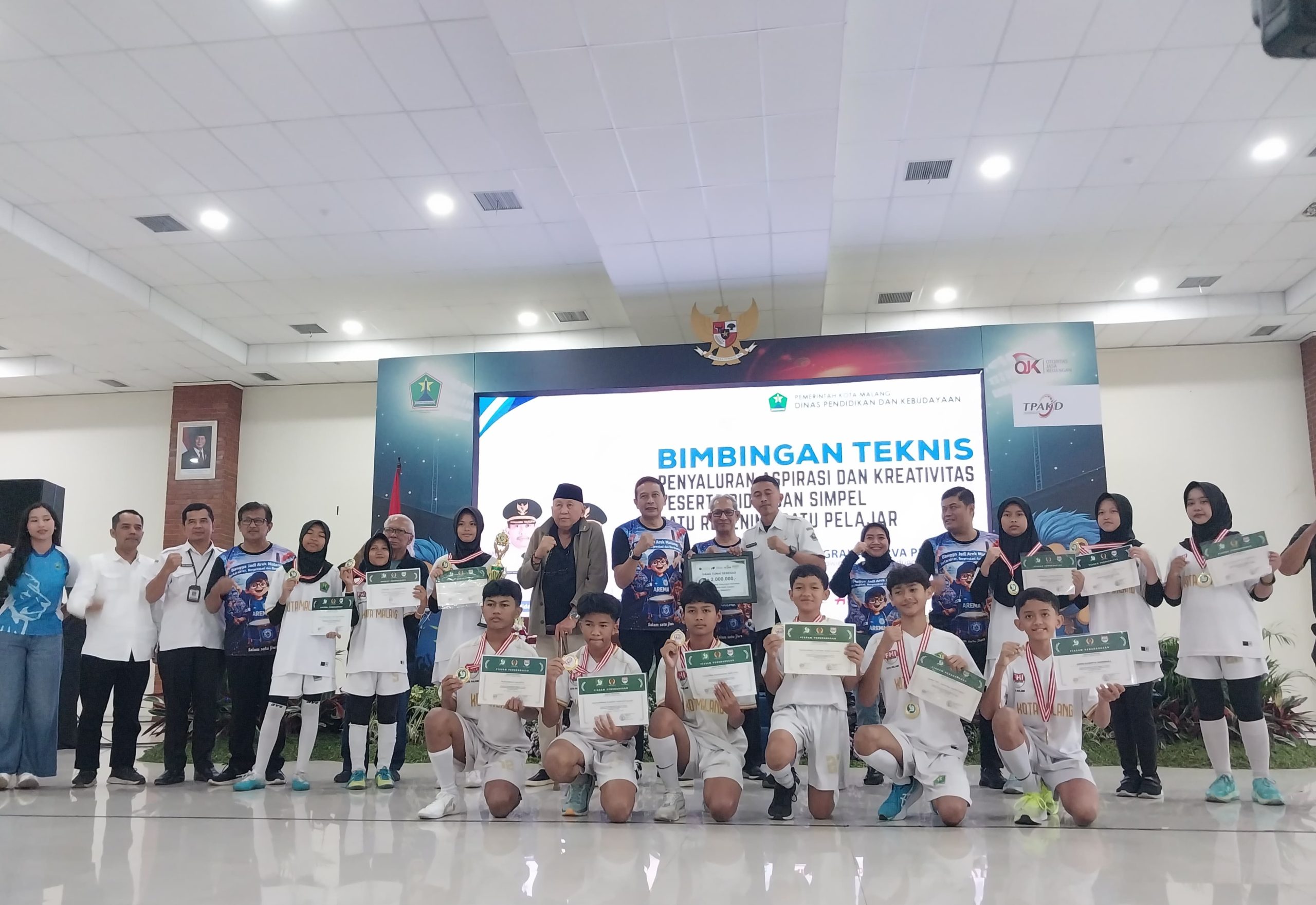 Siswa SMP di Kota Malang mengikuti Bimbingan Teknis Penyaluran Aspirasi dan Kreativitas Peserta Didik dan Simpel Satu Rekening Satu Pelajar, di Gedung Graha Purva, Kedungkandang, Kota Malang, Rabu (11/2/2026). Foto: Tugusatu/Maghfirotul Hasanah