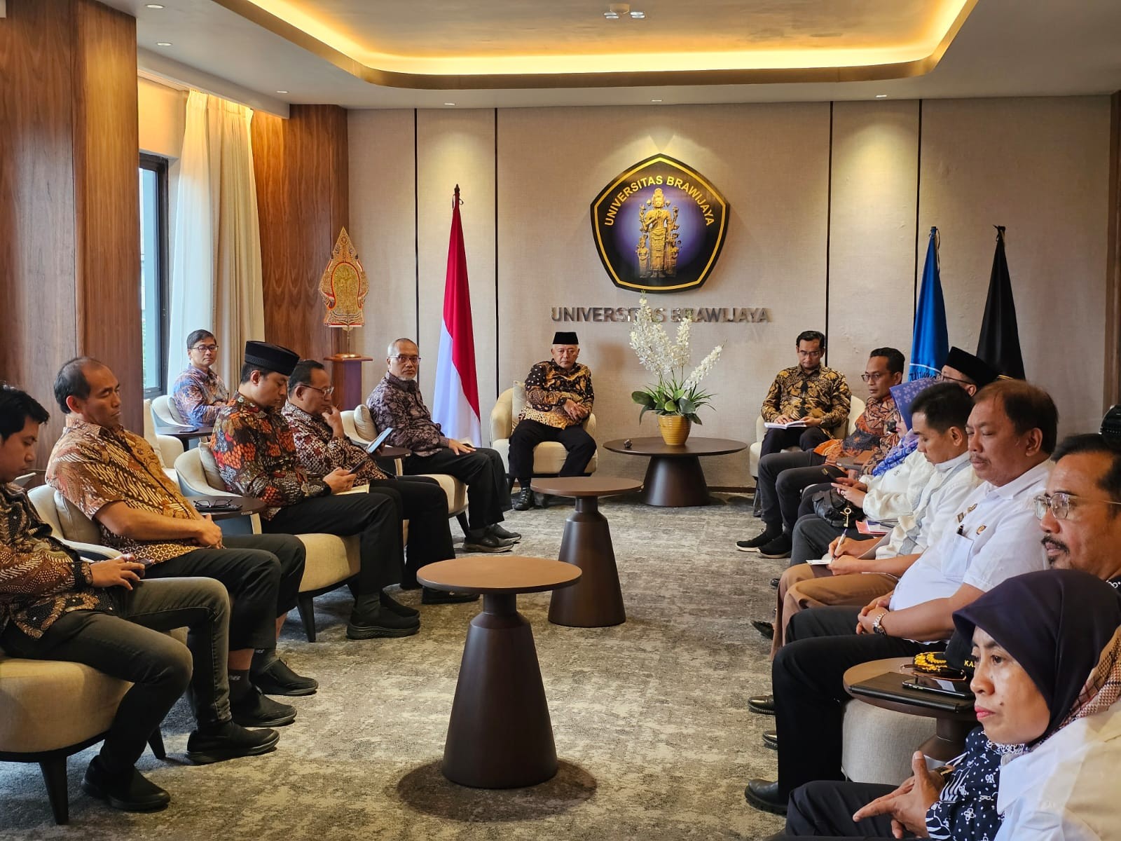 Bupati Malang, Sanusi (kiri), diterima Rektor UB, Prof Widodo (kanan), saat melakukan kunjugan ke kampus tersebut, Jumat (6/3/2026). Istimewa