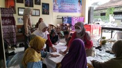 Diskopindag Kota Malang Latih Difabel Cakap Membatik