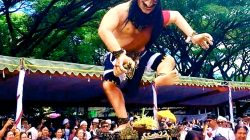 Kirab budaya ogoh-ogoh di Lapangan Rampal Malang mendapat sambutan hangat dari masyarakat, Rabu (18/3/2026). Foto: Tugusatu/Maghfirotul Hasanah