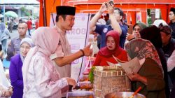 Meriah! 1.447 Porsi Nasi Boran Dibagikan Gratis di Lamongan, Ini Alasannya