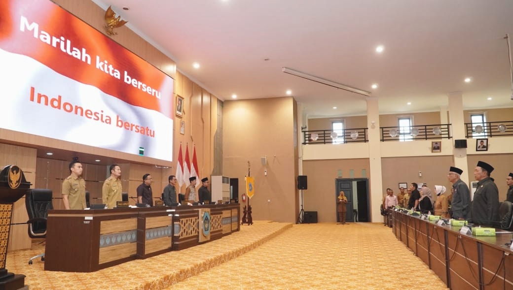 Rapat Paripurna DPRD Lamongan menyepakati total 12 judul Propemperda Tahun 2026, terdiri dari 4 usulan inisiatif DPRD dan 8 usulan dari pemerintah daerah, Senin (30/3/2026). Foto: Tugusatu/Ahmad Yakub/ist