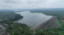 PLN Nusantara Power akan membangun PLTS Terapung Karangkates dengan kapasitas 100 MWac atau 133 MWp melalui entitas pengembang PT Nusantara Guodian Karangkates Indonesia (NGKI). Foto: Dok. PLN NP