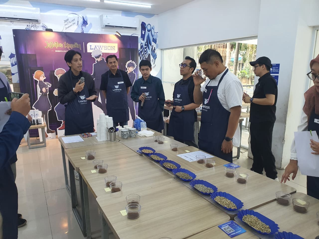 Keseruan cupping kopi yang digelar Lawson Indonesia  di Lawson Jalan Pahlawan Trip Malang, Kamis (30/4/2026)