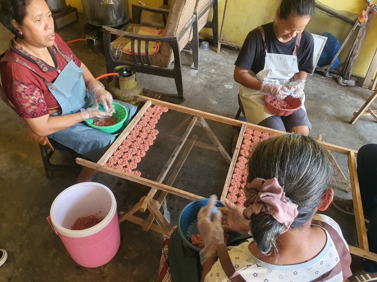 Proses produksi rengginang Rengginang Kencana