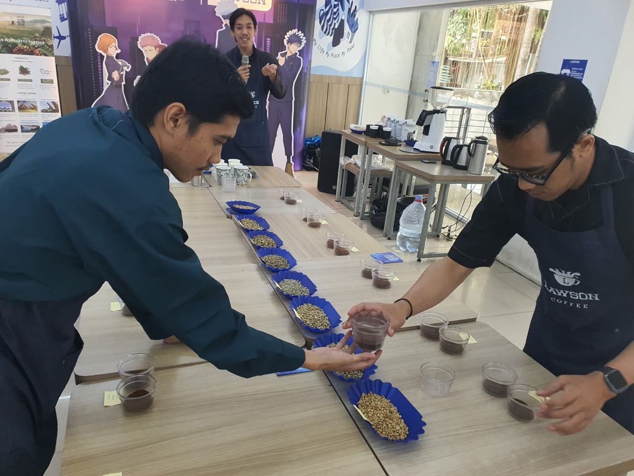 Keseruan cupping kopi yang digelar Lawson Indonesia  di Lawson Jalan Pahlawan Trip Malang, Kamis (30/4/2026)