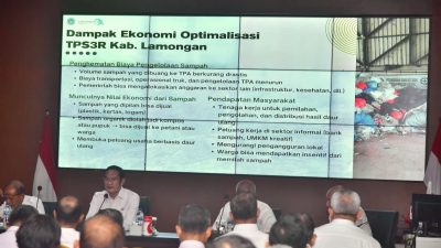 Bupati Lamongan Yuhronur Efendi akrab disapa Pak Yes menekankan pentingnya penanganan sampah secara menyeluruh dari sumbernya. Foto: Tugusatu/Ahmad Yakub/ist