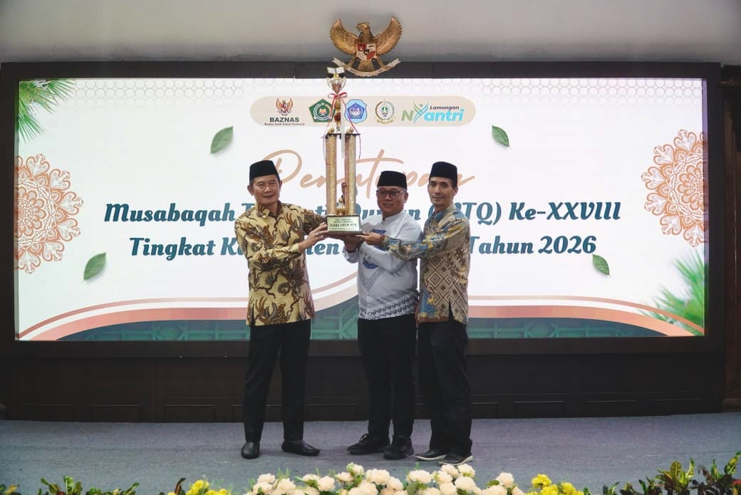 Bupati Lamongan Yuhronur Efendi resmi menutup gelaran Musabaqah Tilawatil Qur’an (MTQ) Ke-XXVIII tingkat Kabupaten Lamongan. Foto: Tugusatu/Ahmad Yakub/ist