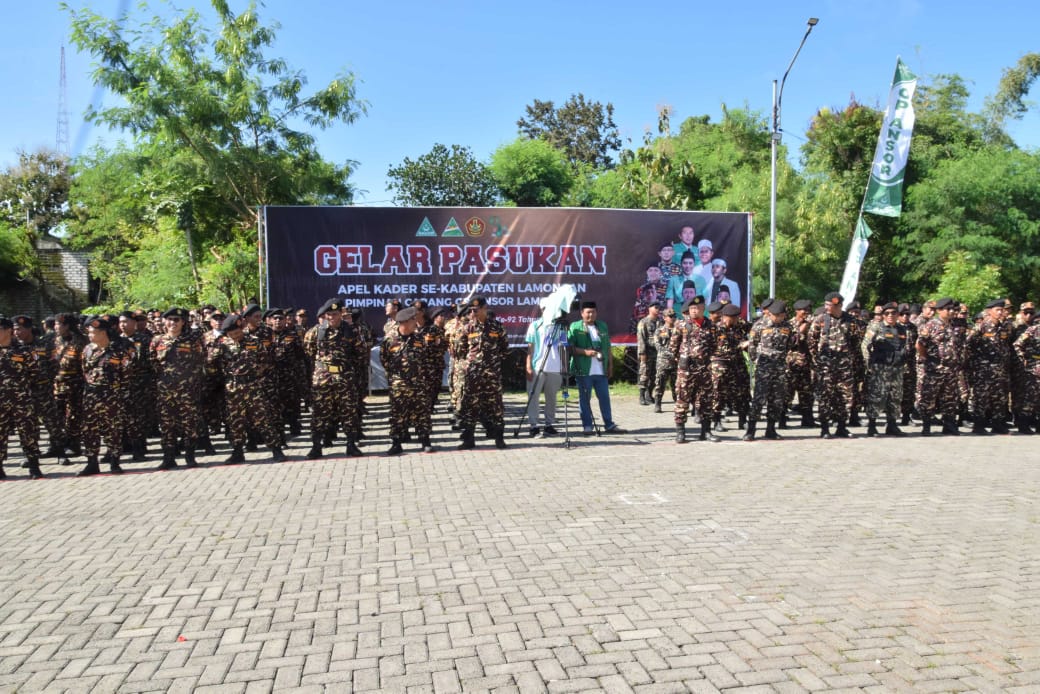Apel Gelar Pasukan GP Ansor se-Kabupaten Lamongan dalam rangka peringatan Hari Lahir ke-92 GP Ansor di Lapangan Park Desa Wisata Sendangduwur, Kecamatan Paciran, Jumat (24/4/2026). Foto: Tugusatu/Ahmad Yakub/Ist