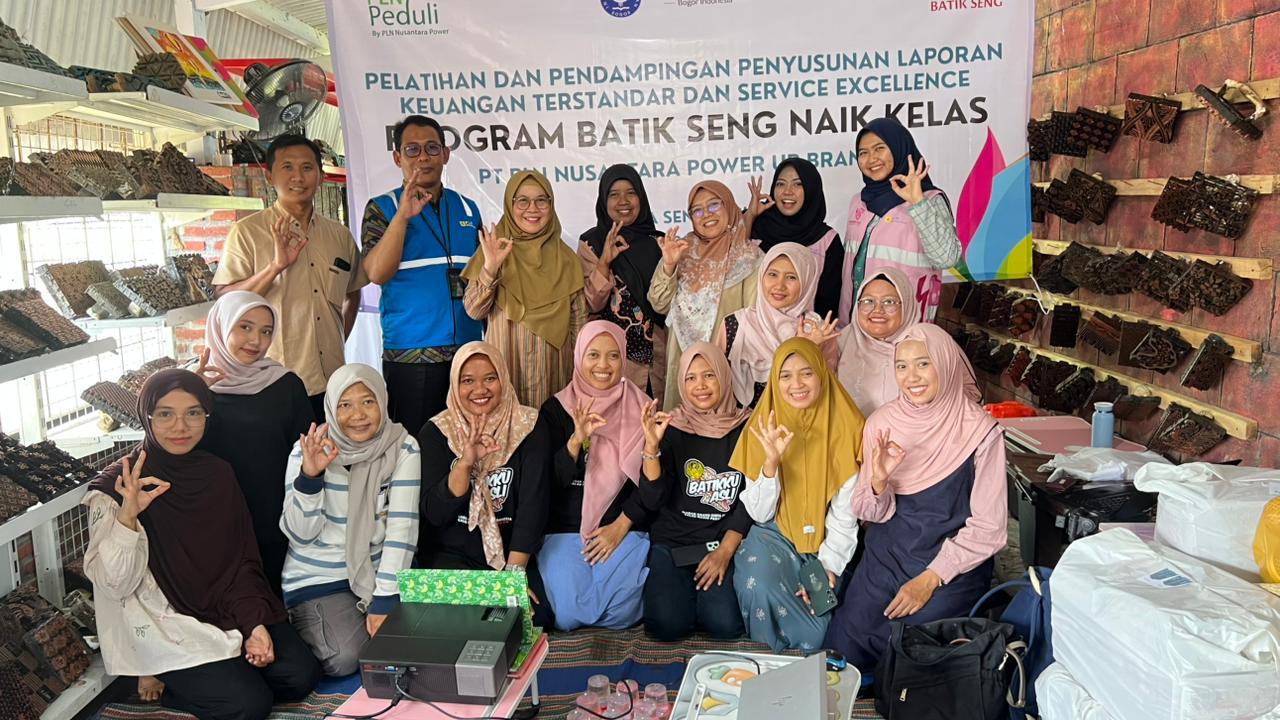 PT PLN Nusantara Power Unit Pembangkitan Brantas (PLN NP UP Brantas) bersama Institut Pertanian Bogor (IPB) Fakultas Ekonomi dan Manajemen melakukan Program Pendampingan Penyusunan Laporan Keuangan Kelompok Batik Seng pada Jumat-Minggu, 17-19 April 2026. Foto: Dok. PLN NP UP Brantas