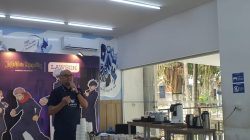 Corporate Communicaton Manager Lawson Indonesia, Firly Firlandi, memberikan sambutan pada cupping kopi yang digelar Lawson Indonesia  di Lawson Jalan Pahlawan Trip Malang, Kamis (30/4/2026)
