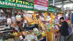 Aktivitas di Pasar Bunulrejo, Kota Malang, Jawa Timur. Foto: Tugusatu/Bagus Suryo
