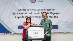 Dukung Pengembangan Talenta Muda Jawa Timur, Nestlé Indonesia Sumbangkan Lathe Machine ke Polinema