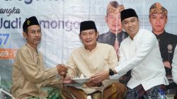 Bupati Lamongan Yuhronur Efendi merayakan malam Hari Jadi Lamongan (HJL) ke-457 bersama masyarakat, Senin (25/5/2026). Foto: Tugusatu/Ahmad Yakub/ist