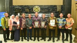Bupati Lamongan Yuhronur Efendi bersama perangkat daerah menerima Laporan Hasil Pemeriksaan (LHP) Badan Pemeriksa Keuangan (BPK) RI Perwakilan Provinsi Jawa Timur, Jumat (29/5/2026). Foto: Tugusatu/Ahmad Yakub/ist