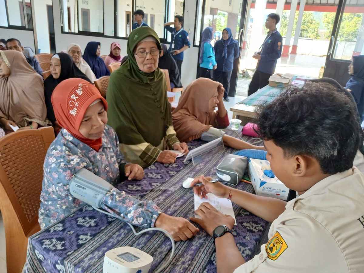Sebanyak 78 lansia Desa Mulyoarjo, Kecamatan Lawang, Kabupaten Malang, menerima layanan kesehatan.