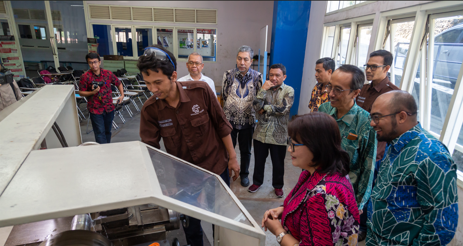 Perwakilan Nestlé Indonesia dan Politeknik Negeri Malang berdialog langsung di area Jurusan Teknik Mesin mengenai pemanfaatan fasilitas dan peluang pengembangan kolaborasi ke depan. Istimewa