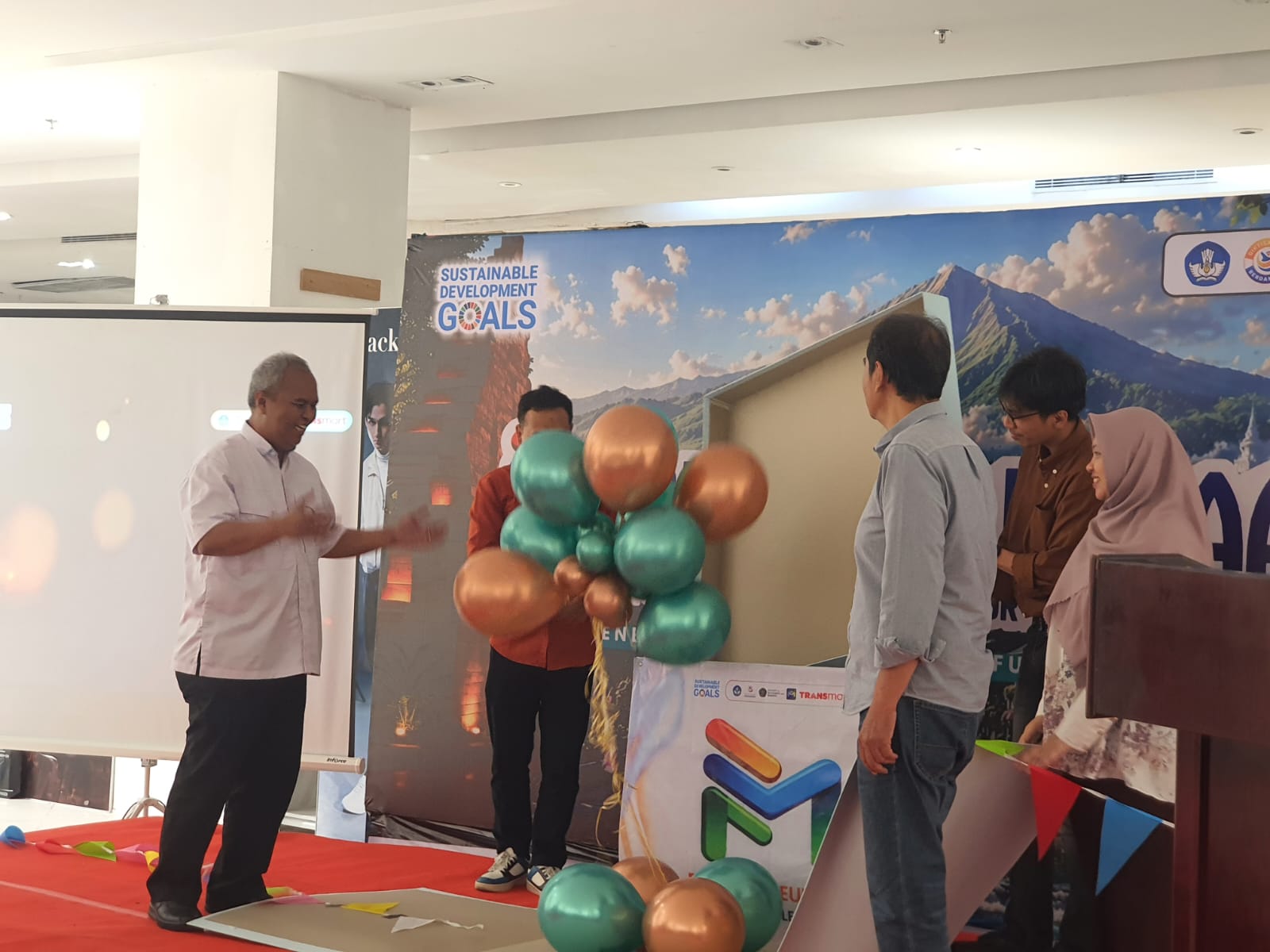Pembukaan Sustain-Bazaar 2026 di Transmart MX Malang, Senin (4/5/2026).