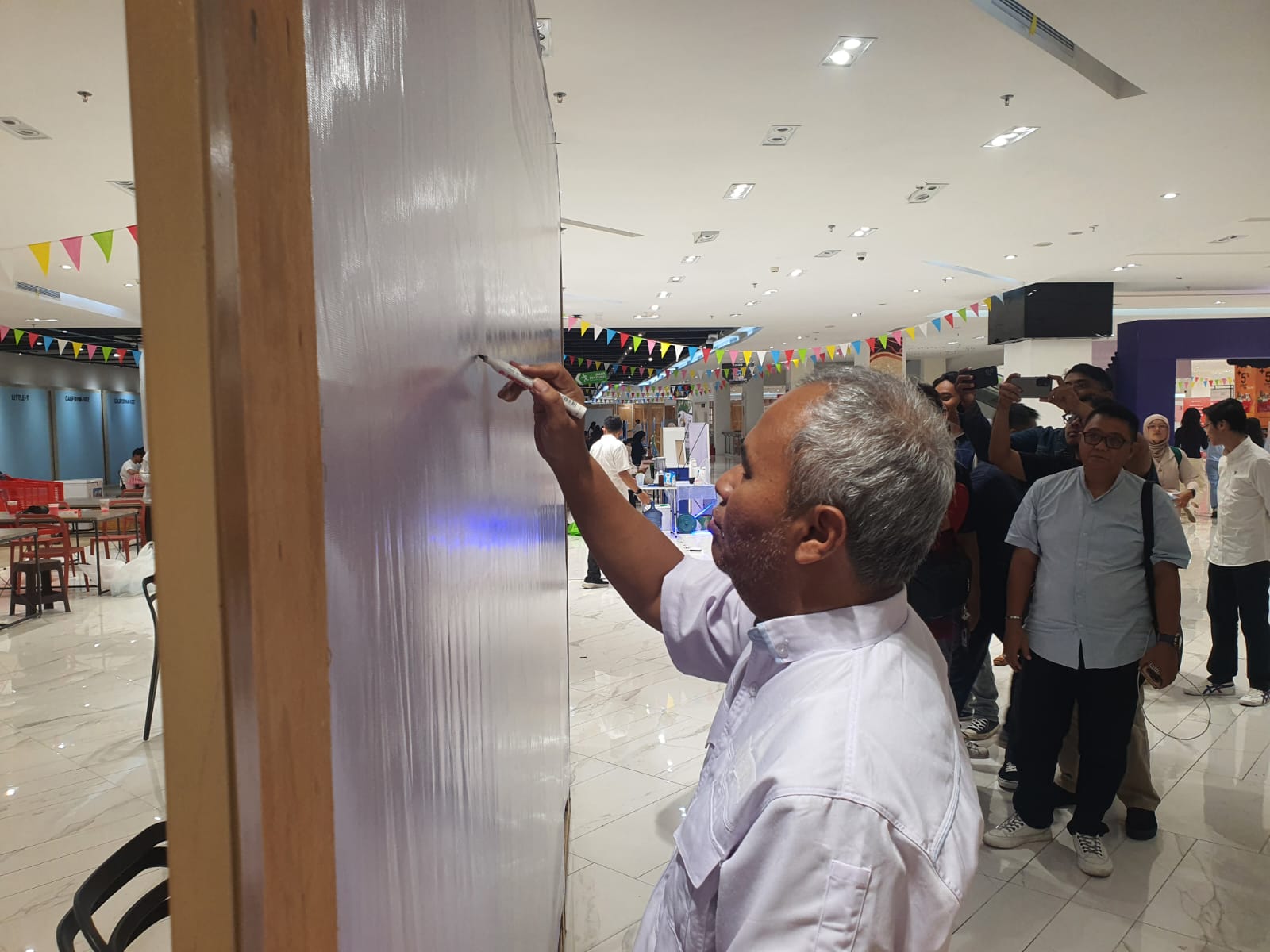 Pembukaan Sustain-Bazaar 2026 di Transmart MX Malang, Senin (4/5/2026).