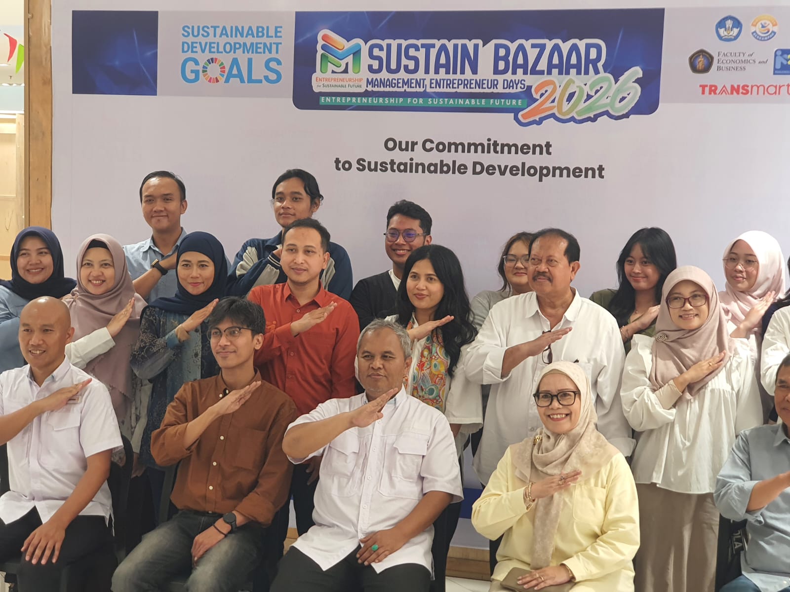 Pembukaan Sustain-Bazaar 2026 di Transmart MX Malang, Senin (4/5/2026).