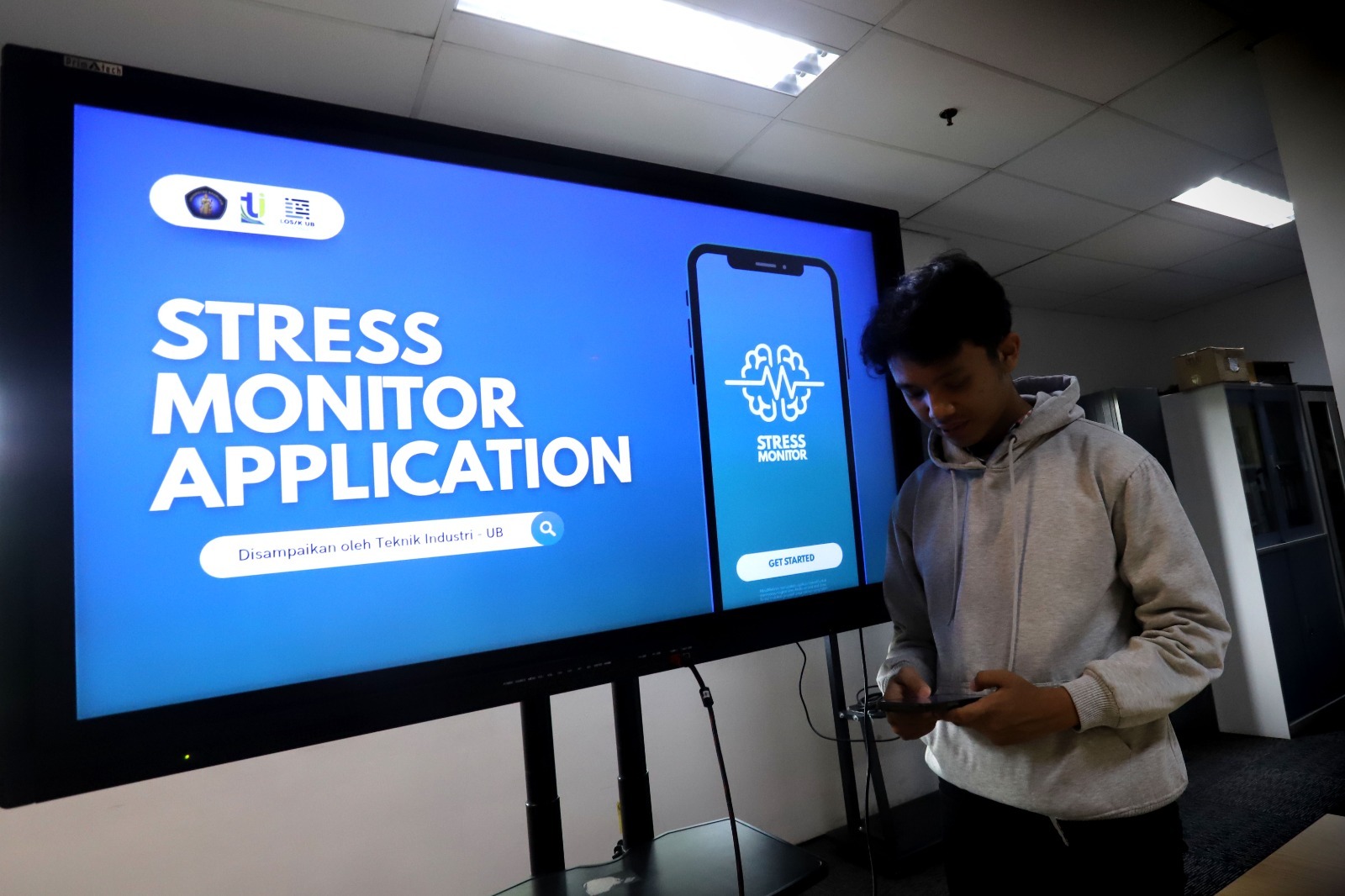 Akademisi Universitas Brawijaya menghadirkan aplikasi Mind Matrix pendeteksi kesehatan mental. Foto-foto: Humas UB