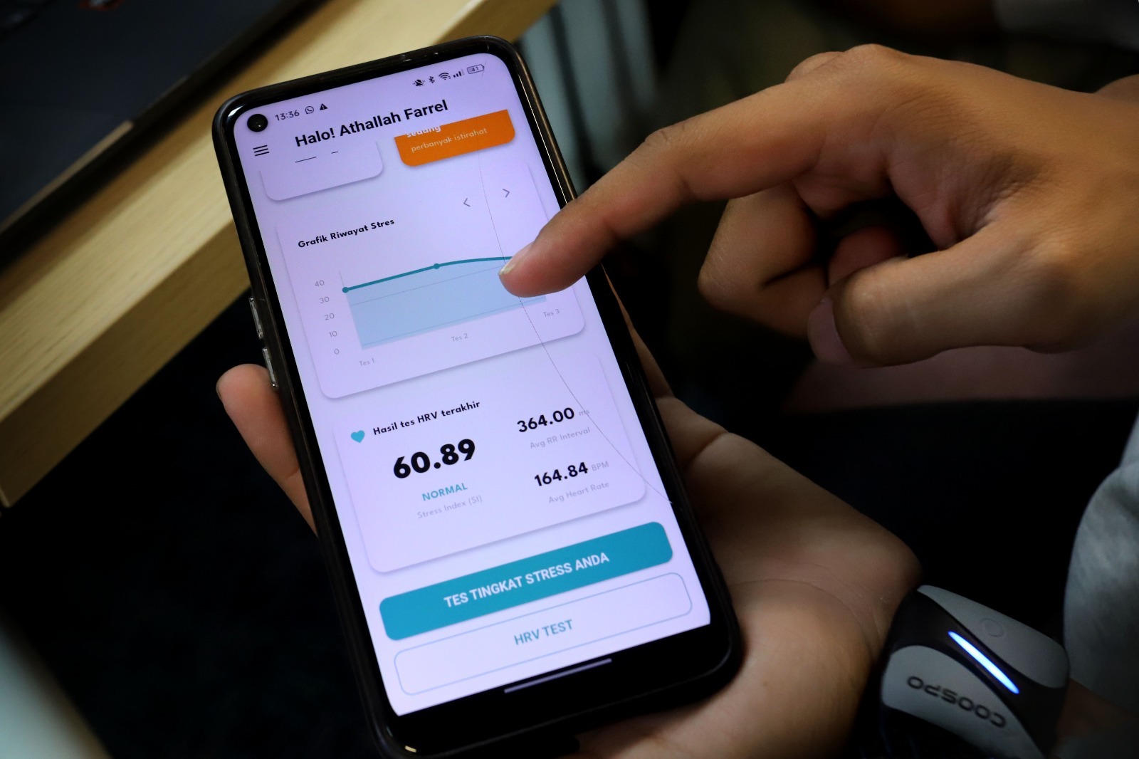 Aplikasi pemantauan kesehatan mental berbasis teknologi digital.