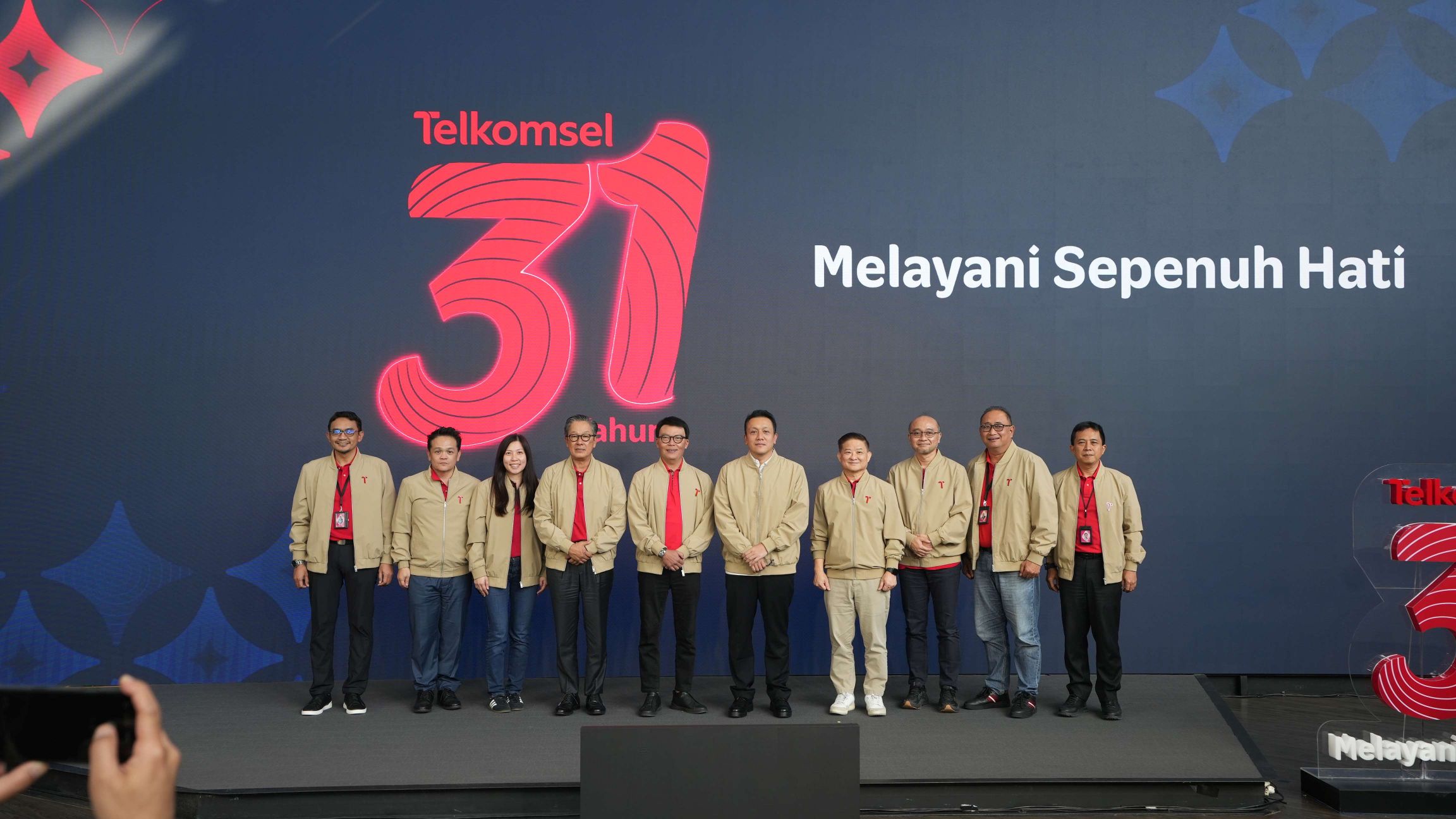 Direksi berfoto bersama pada Ulang Tahun ke-31 Telkomsel. Istimewa