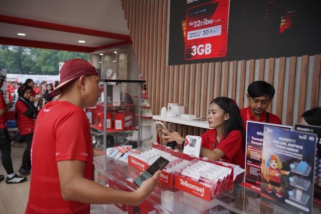 Gerai Telkomsel banyak bermunculan untuk mempermudah pelanggan membeli produk. Istimewa