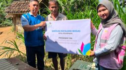 Warga desa Kradinan, Kecamatan Pagerwojo, Kabupaten Tulungagung, Jawa Timur, menerima bantuan instalasi biogas, Selasa (9/6/2026). Foto: PLN NP UP Brantas