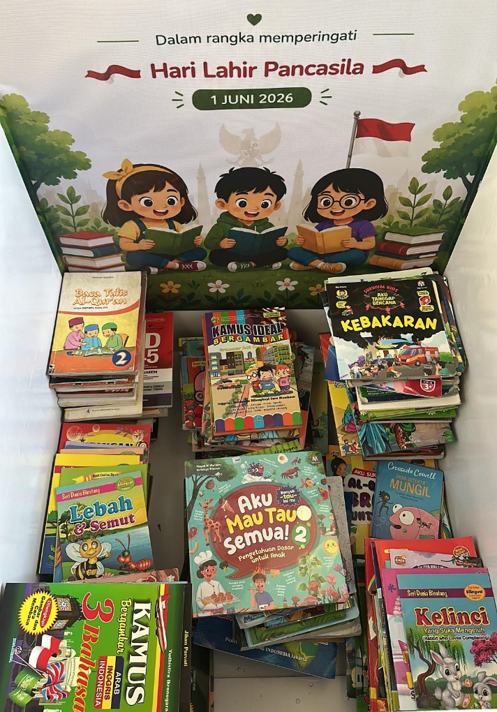 Donasi 542 buku kepada Pustaka Semesta MI Bilingual Al-Ikhlas (MIBA) Sengguruh, Kepanjen, Kabupaten Malang.