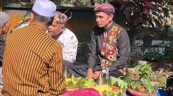 Barikan Tandai Dimulainya Bersih Desa di Polowijen