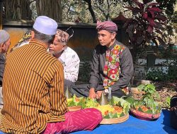 Barikan Tandai Dimulainya Bersih Desa di Polowijen