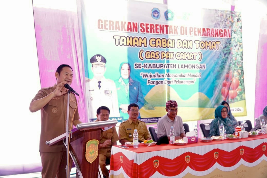 Bupati Lamongan Yuhronur Efendi meluncurkan Program Gas Pak Camat (Gerakan Serentak di Pekarangan Tanam Cabai dan Tomat), Senin (29/6/2026). Gerakan ini menjadi solusi ketahanan pangan sekaligus pengendalian inflasi. Foto: Tugusatu/Ahmad Yakub/ist