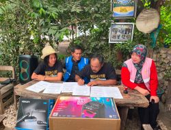Dukung Pelestarian Penyu, PLN NP UP Brantas Salurkan Sarana Konservasi Segoro Lestari