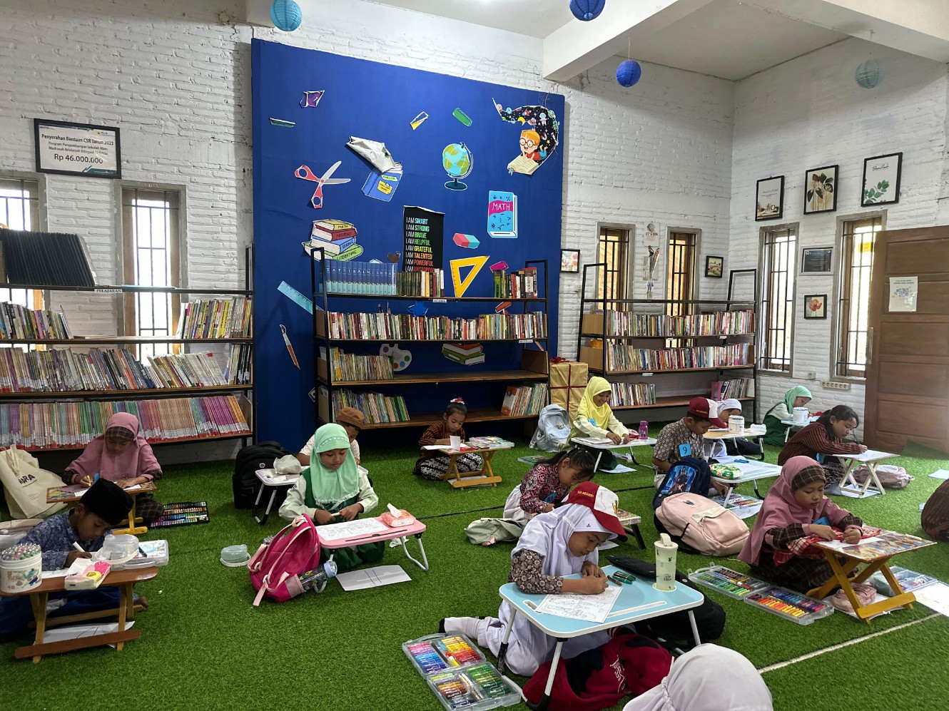 Lomba mewarnai diperuntukkan bagi siswa SD/MI/sederajat kelas 1-3 dan terbuka untuk umum.