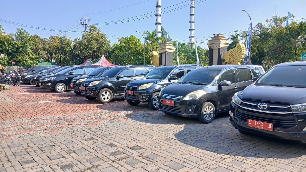 Pemkab Lamongan, Jawa Timur, menggelar apel kendaraan dinas di lingkungan kantor sekretariat daerah, Senin (29/6/2026). Foto: Tugusatu/Ahmad Yakub/ist