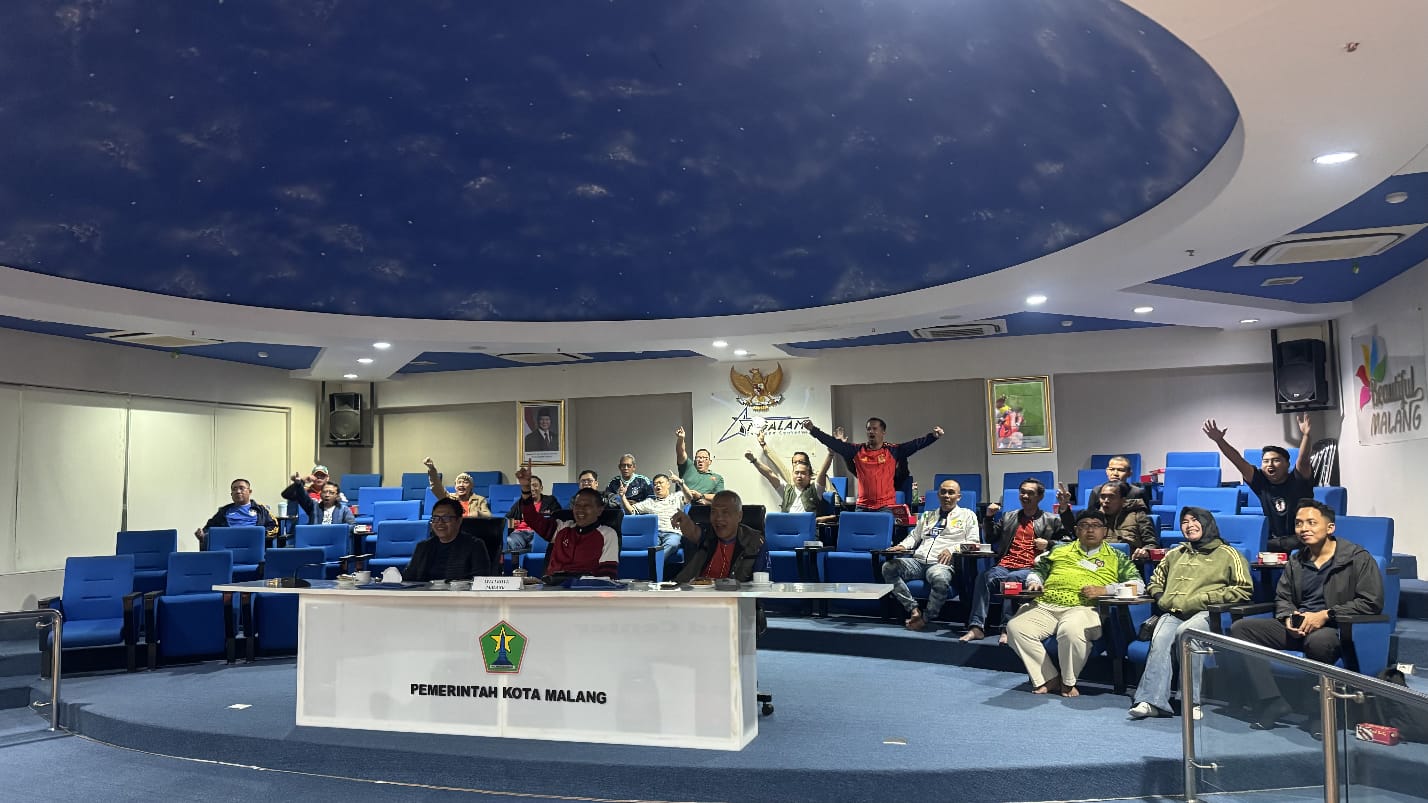 Wali Kota Malang Wahyu Hidayat bersama perangkat daerah nobar Piala Dunia 2026. Foto: Bagian Prokompim Kota Malang
