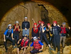 Mahasiswa Widya Gama Malang Kuliah ELC Susur Goa Coban Perawan