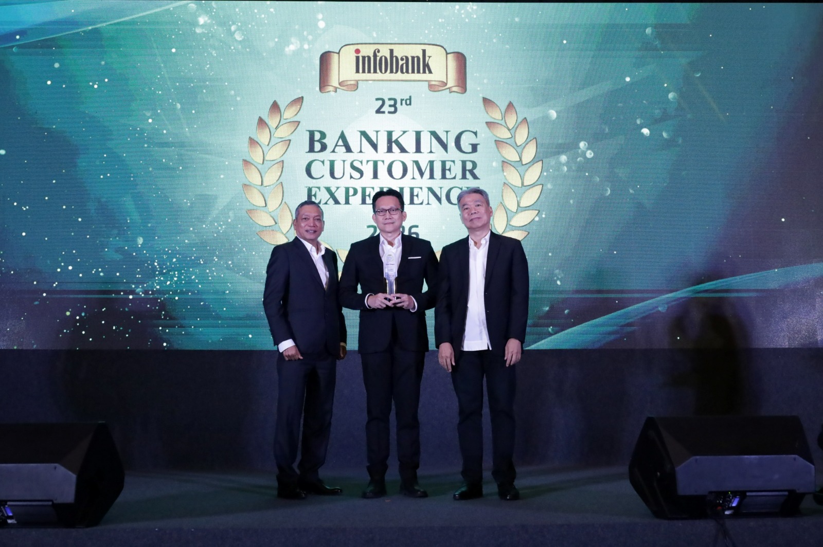 Dalam ajang 23rd Banking Customer Experience 2026, Danamon meraih total 12 penghargaan yang mencakup kategori Bank Umum Konvensional dan kategori Unit Usaha Syariah, dengan penerimaan penghargaan diwakili oleh Yusno Kadino selaku Branch & People Management Head Danamon (tengah). Istimewa
