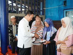 Bupati Lamongan Sambangi Keluarga Korban Kapal Motor Entok