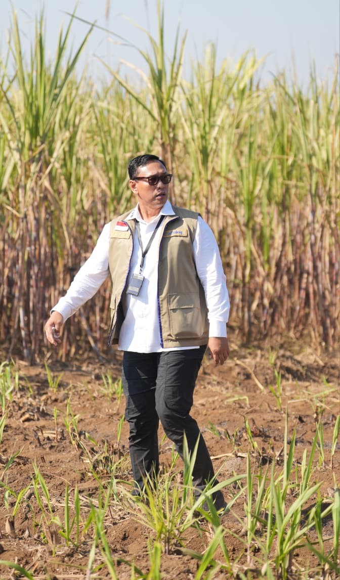 Direktur Utama Perum BULOG, Letnan Jenderal TNI (Purn.),  Ahmad Rizal Ramdhani, menghadiri Panen Raya Serentak Tebu, Padi, dan Kedelai yang dipimpin langsung oleh Presiden Republik Indonesia, Prabowo Subianto, di Lanud Abdulrachman Saleh, Malang, Jawa Timur, Jumat (17/7/2026). Istimewa
