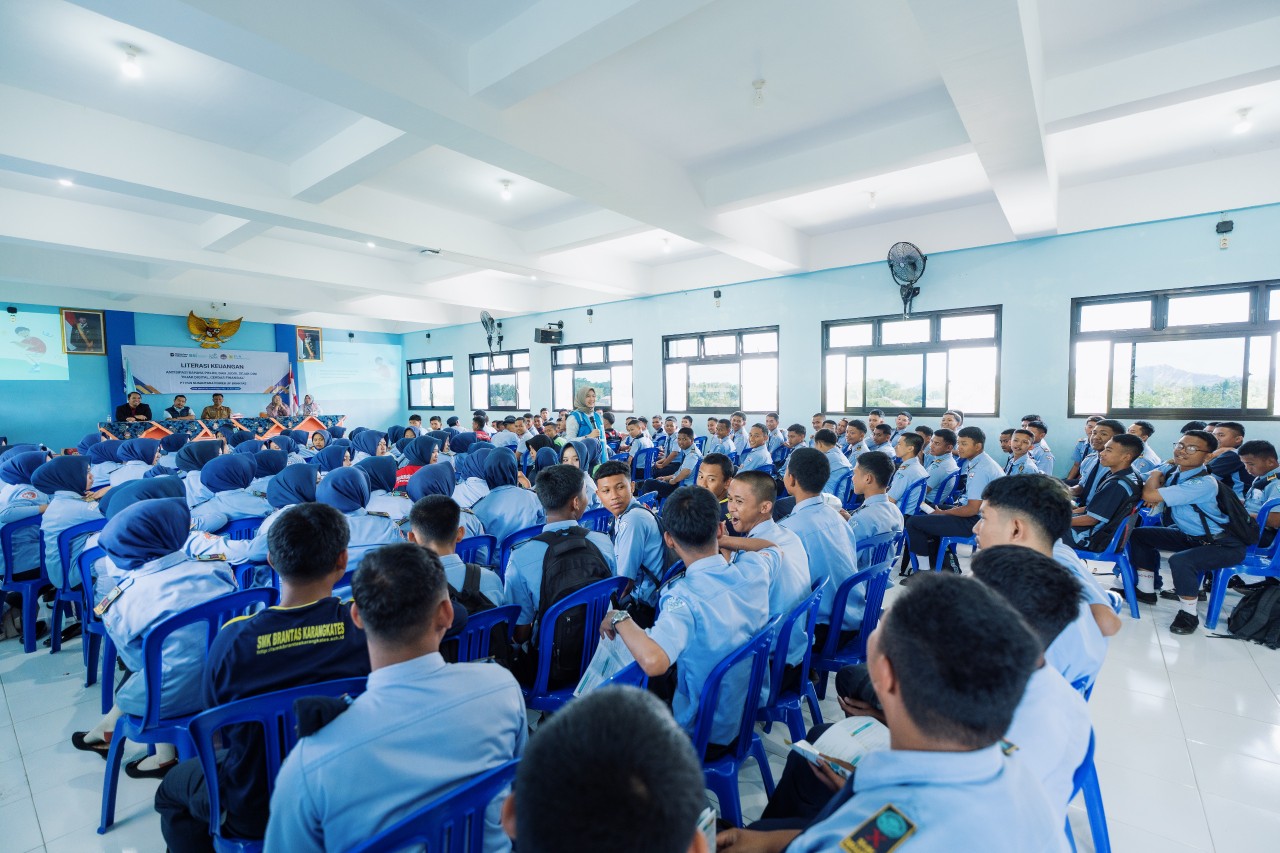 Siswa SMK Brantas Karangkates, Kabupaten Malang mengikuti edukasi Bijak Digital, Cerdas Finansial.