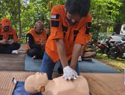 Basic Cardio Life Support: Bekal Penting Relawan Kelurahan Tangguh dalam Siaga Bencana